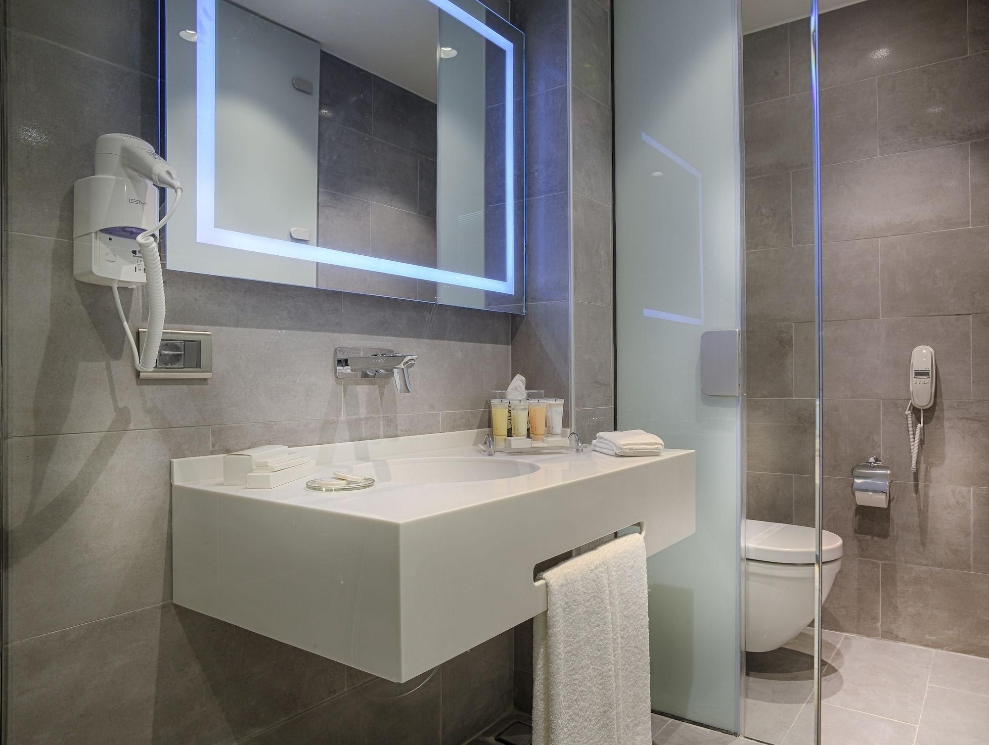 Hotel Tav Airport 4*